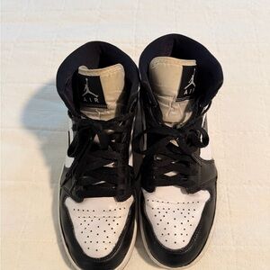 Jordan Women's Sneakers Black and White